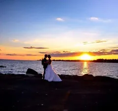 Julia & Lucas, A windy wedding at roton point